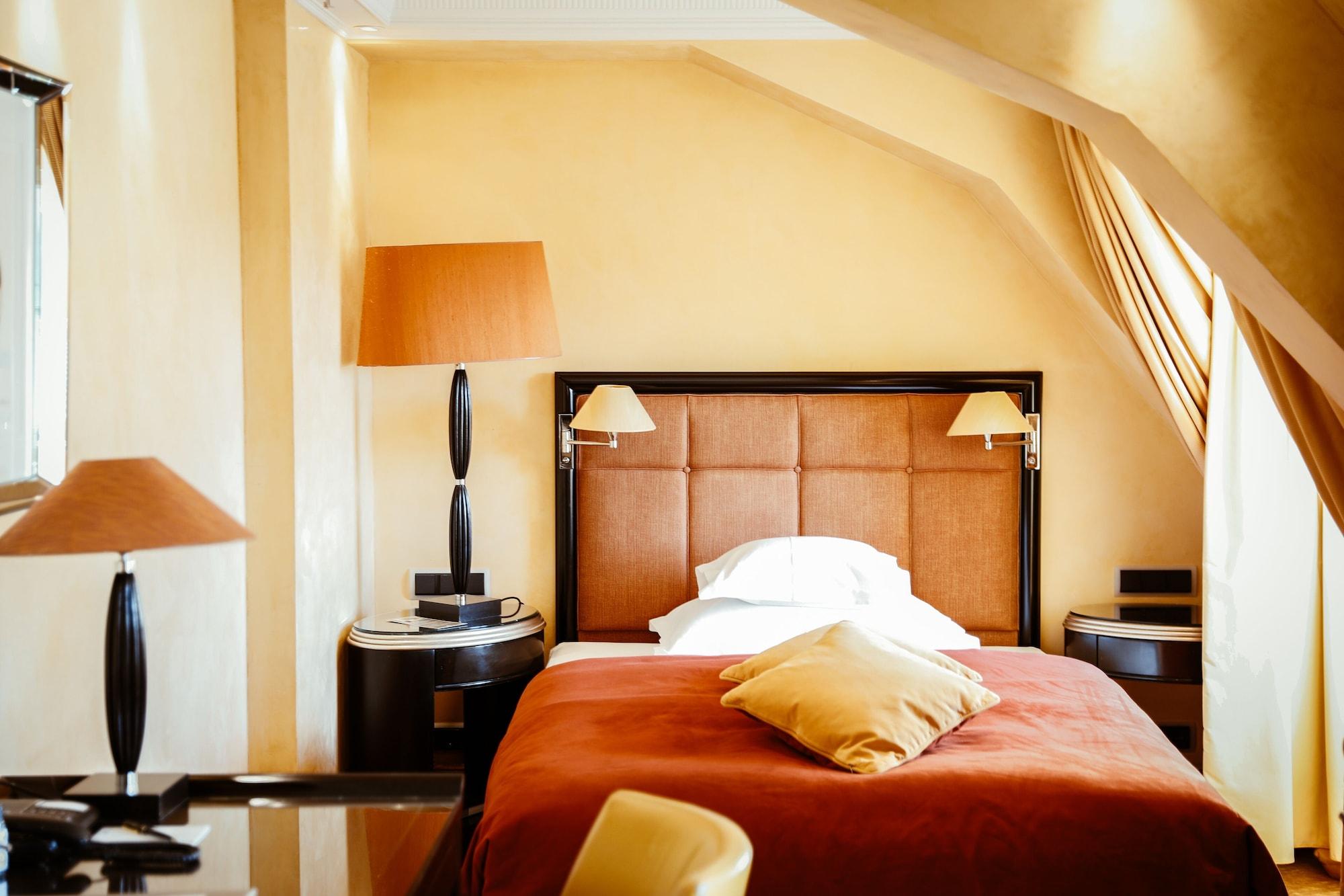 호텔 바이에른 호프 뮌헨 외부 사진 A room at the Hotel de Crillon