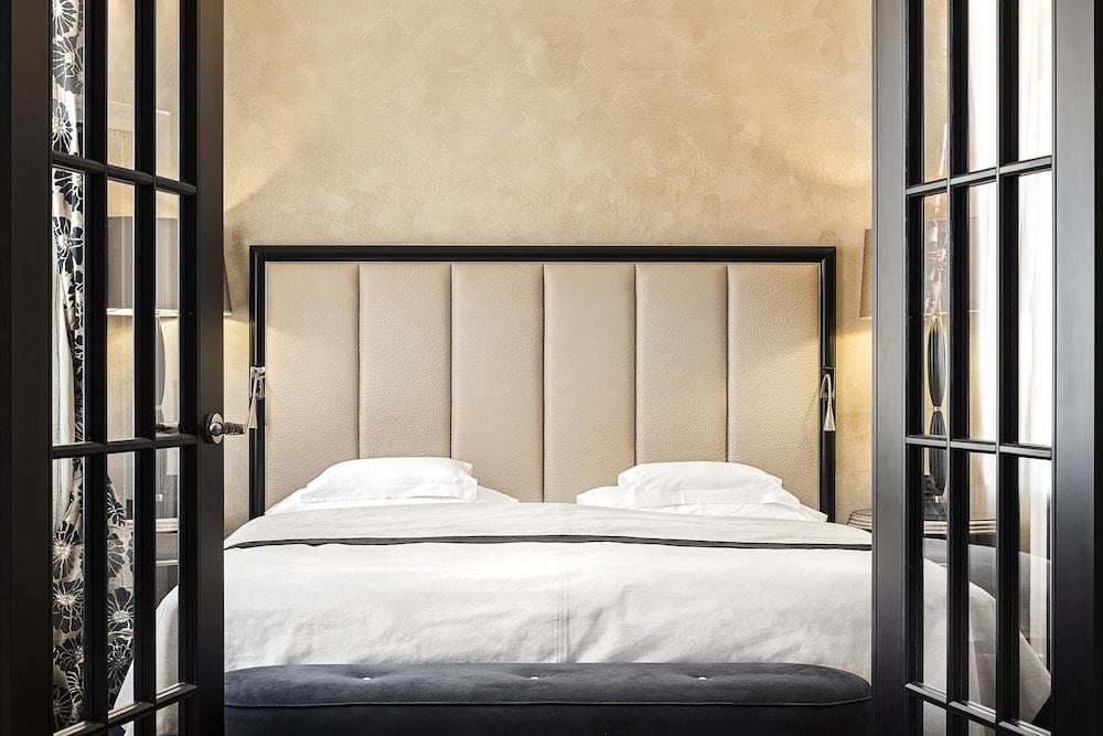 호텔 바이에른 호프 뮌헨 외부 사진 A bedroom at the Mandarin Oriental, Paris