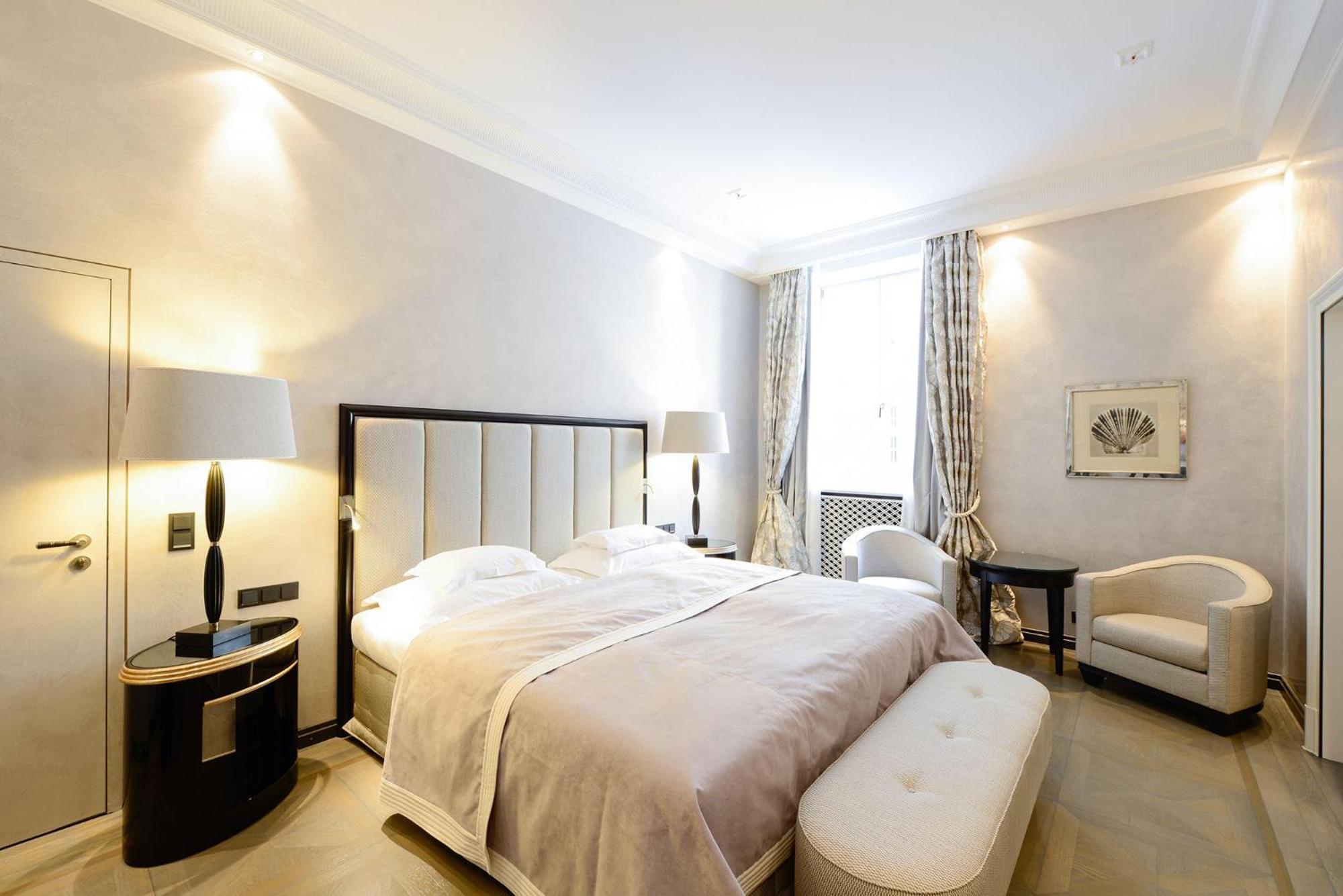호텔 바이에른 호프 뮌헨 객실 사진 A room at the Hotel de Crillon