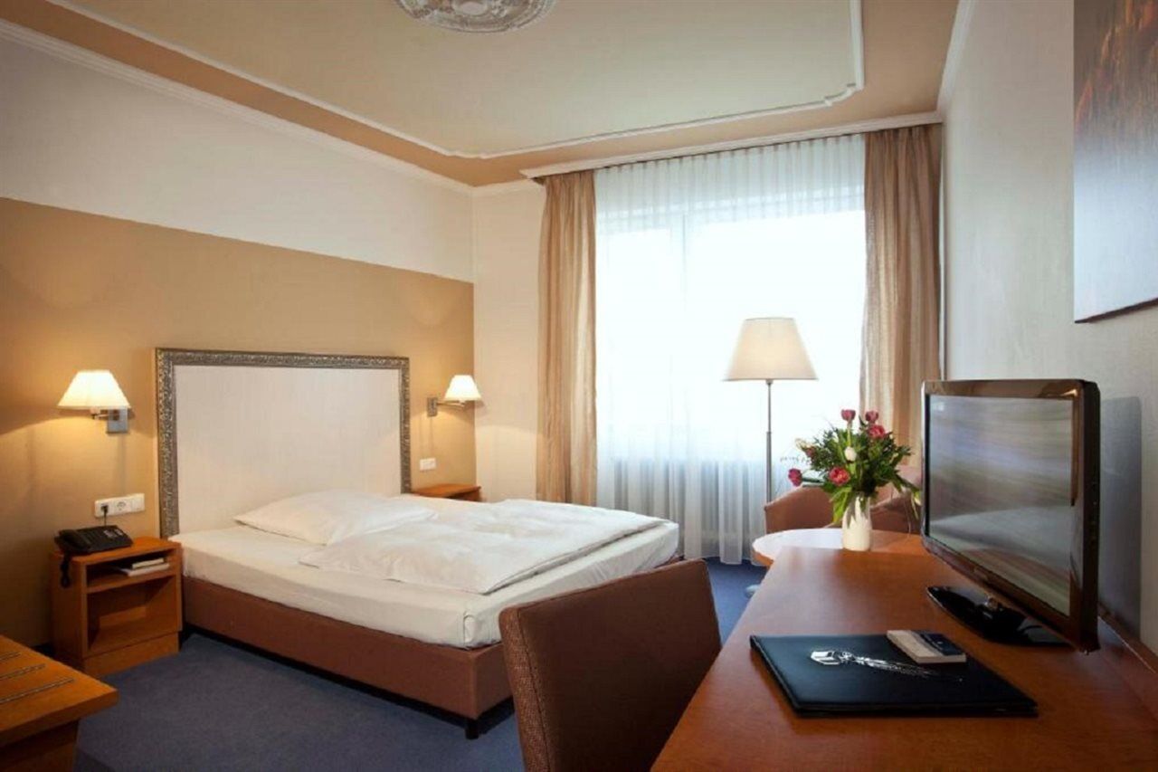 호텔 바이에른 호프 뮌헨 외부 사진 A typical hotel room