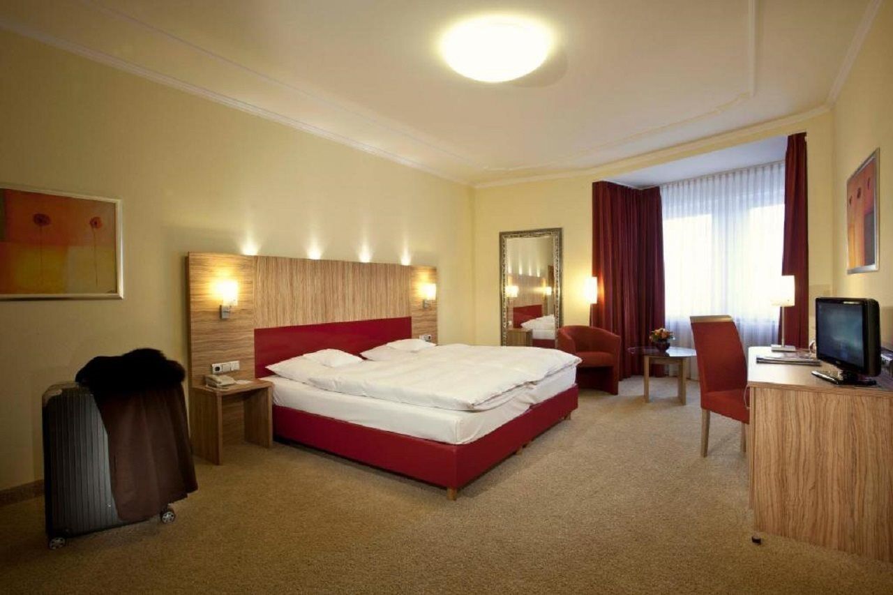 호텔 바이에른 호프 뮌헨 외부 사진 A typical hotel room